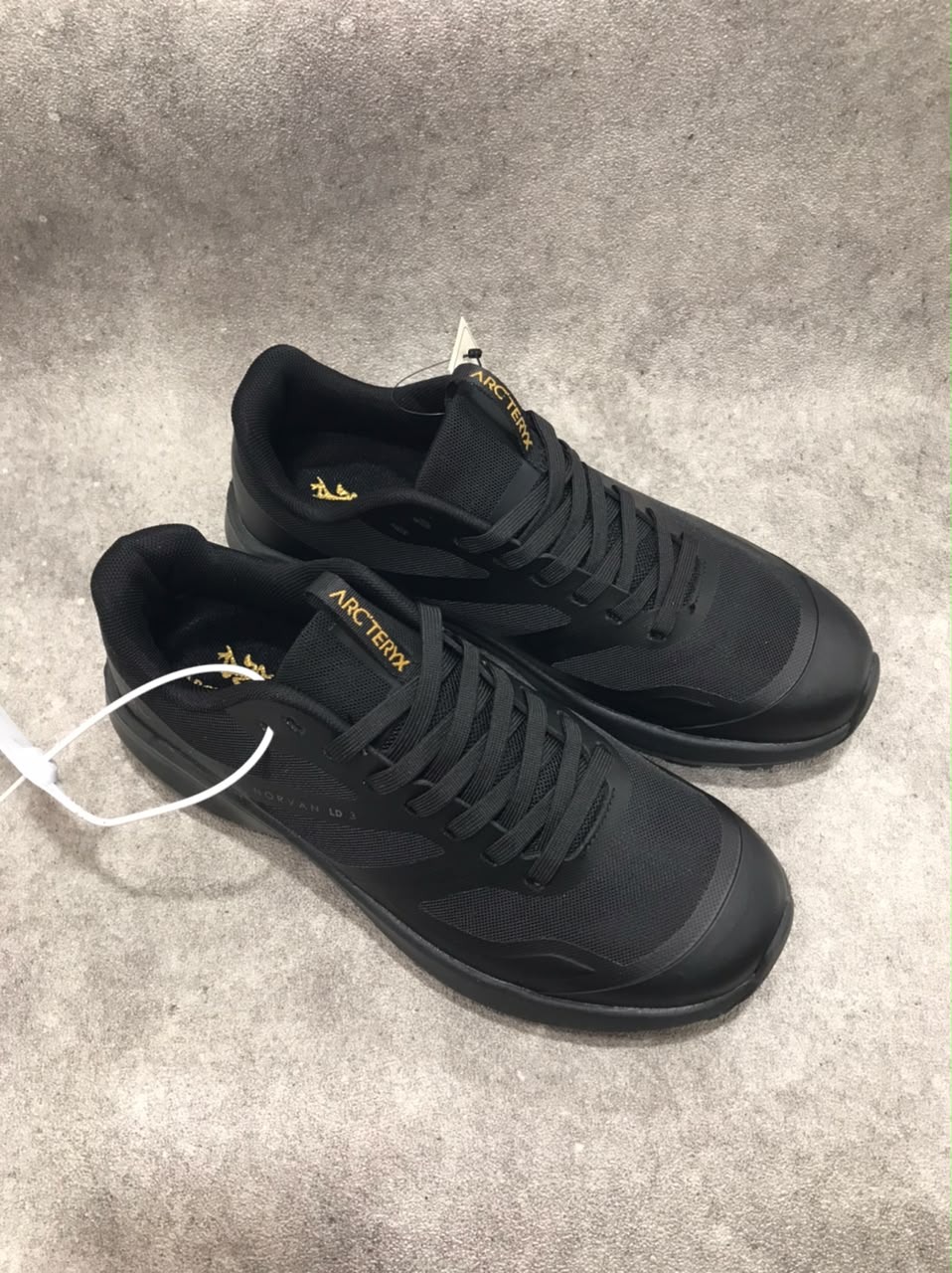 ARC TERYX FULL BLACK di Berlimpahshoes Situbondo